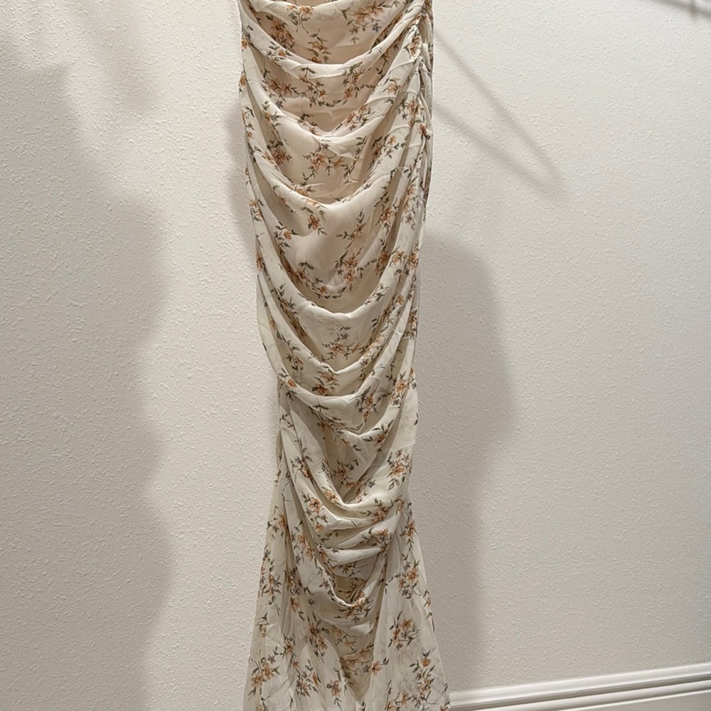 Floral Ruched Dress - Picture 2 of 7